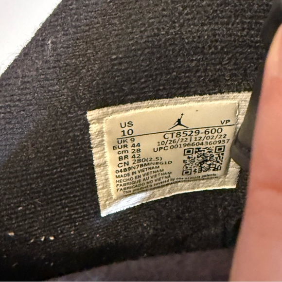 SOLD Air Jordan 6 Retro Toro Bravo 2023 (GS). Suede. Varsity Red. Size 10. - Picture 7 of 11